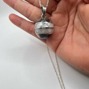 Elegant Silver Pendant Necklace  vintaje silver 925